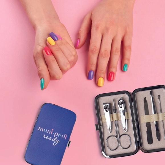 2/$10 Olivia Moss Mani Pedi Ready 6 Piece Nail Kit - Picture 4 of 8